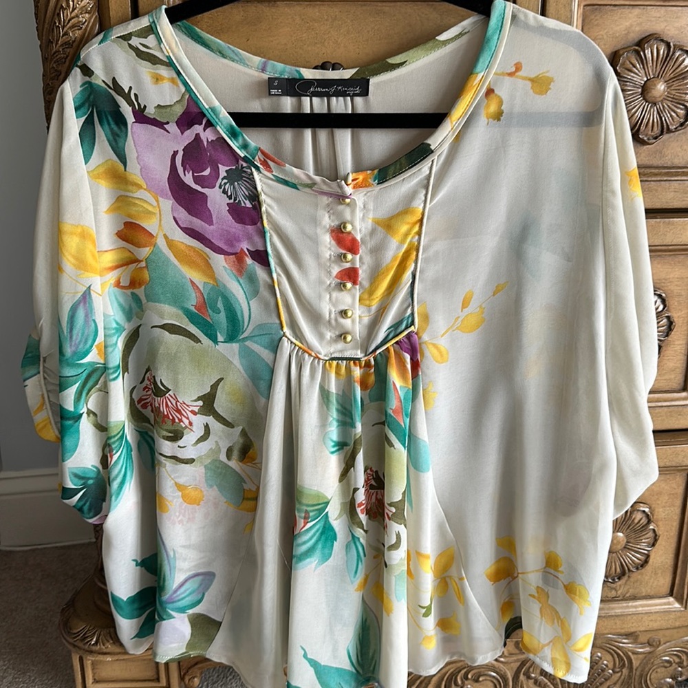 Patterson J Kincaid Floral shirt sleeve float blouse